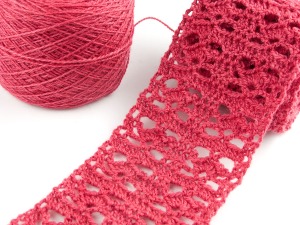 Carrie-Wolf-crochet-scarf-cinnamon-closeup